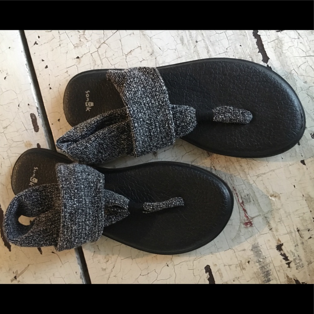 Sanuk sandels